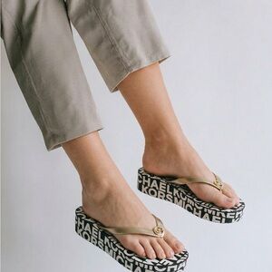 Michael Kors Gold Logo Platform Thong Sandals - Black/White Print